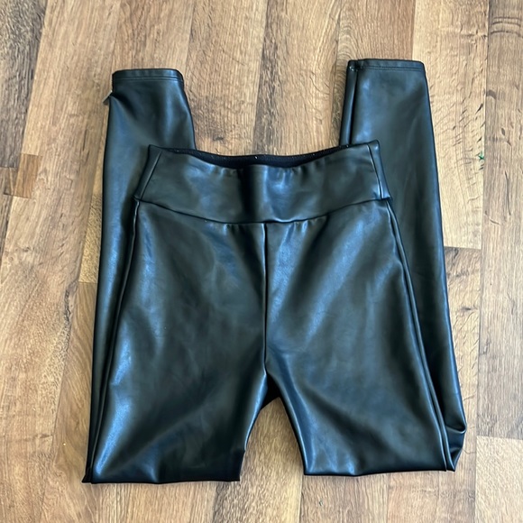 Abercrombie & Fitch Pants - Abercrombie leather leggings